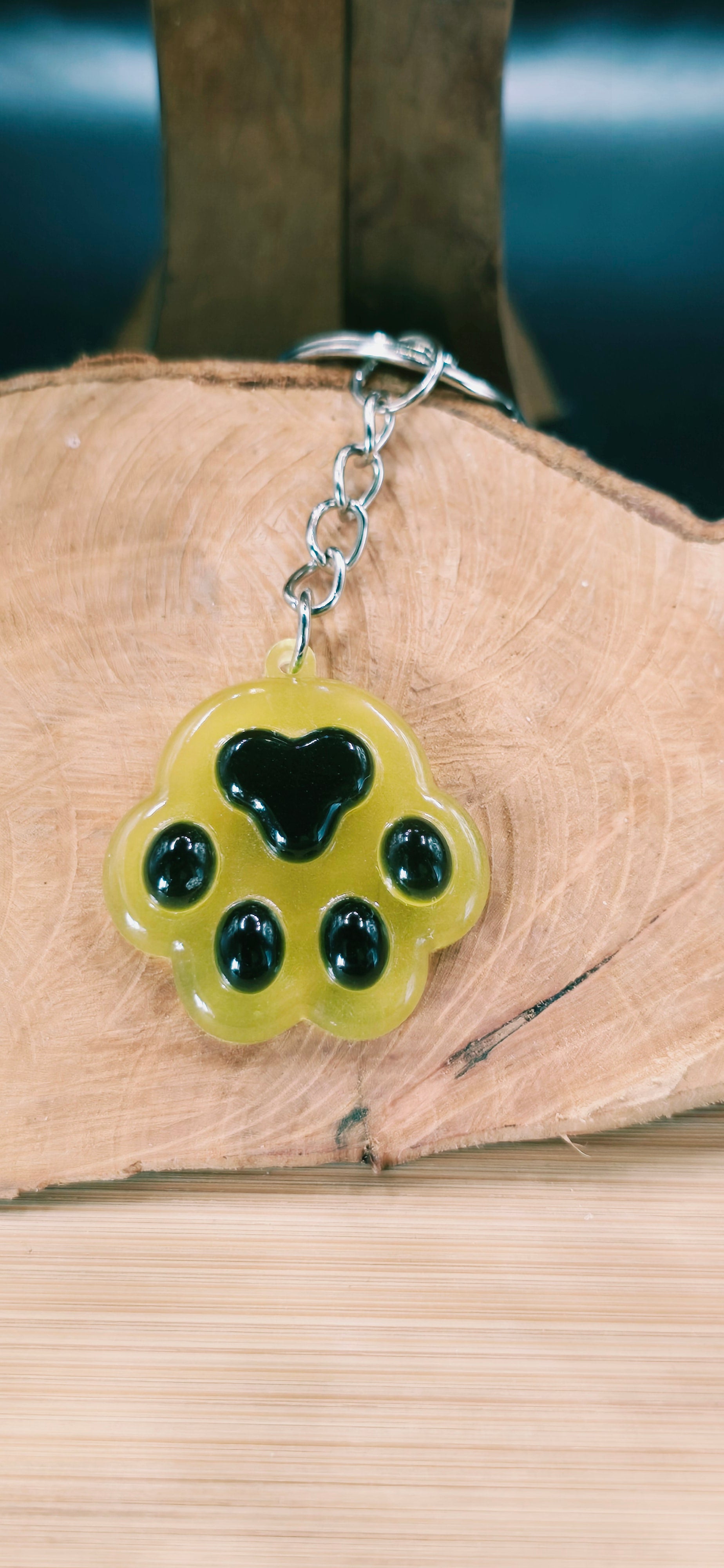 Porte-clés - Patte de chien en résine
